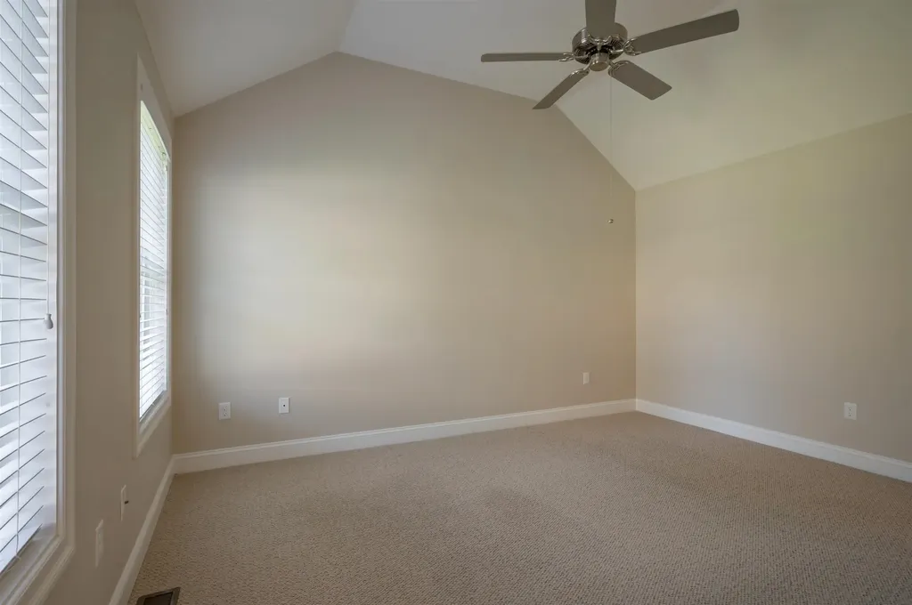 9 Elystan Circle Nashua NH 03064