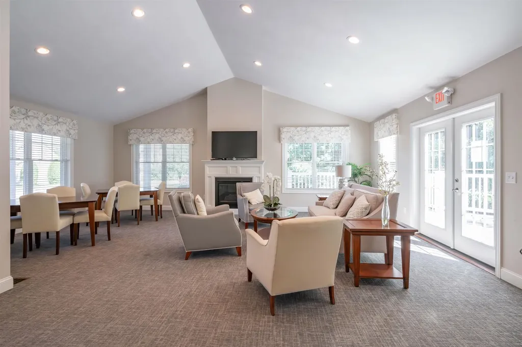 9 Elystan Circle Nashua NH 03064