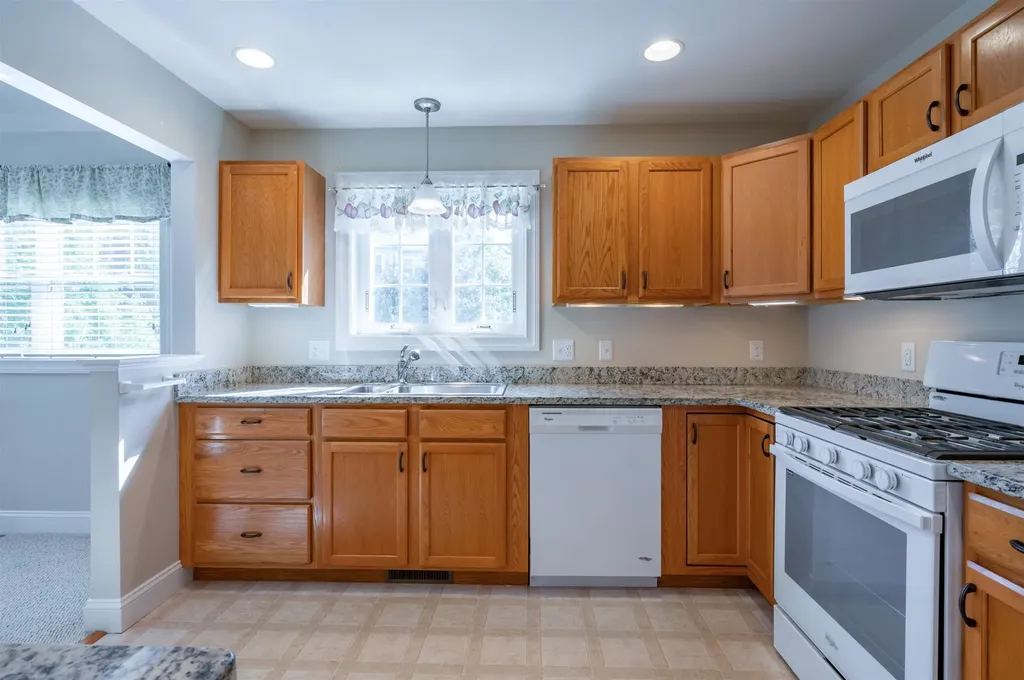 9 Elystan Circle Nashua NH 03064