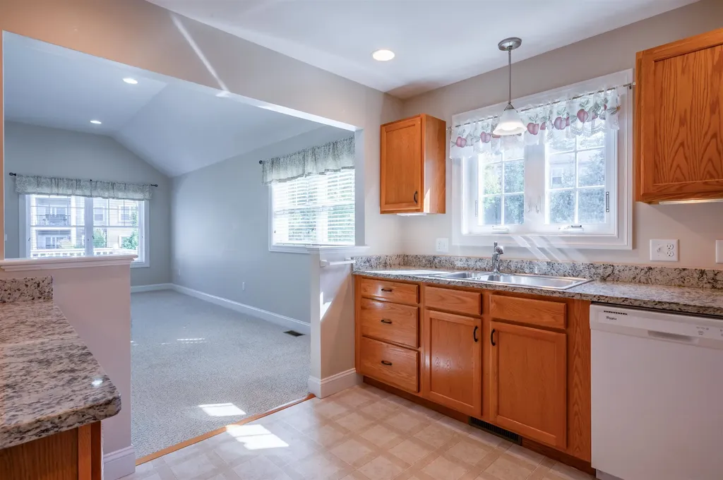 9 Elystan Circle Nashua NH 03064