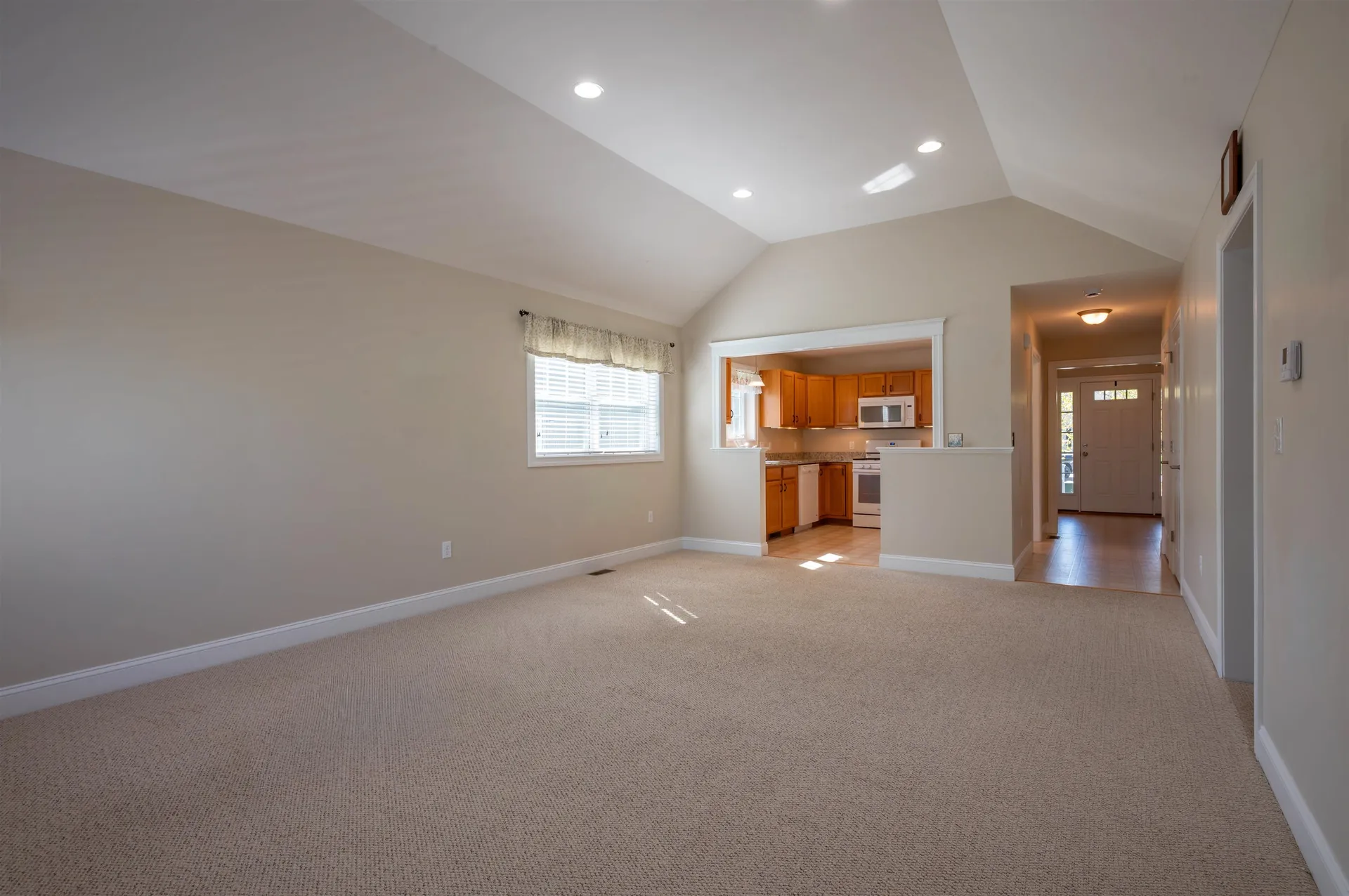 9 Elystan Circle Nashua NH 03064