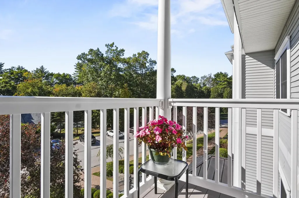 5 Sterling Hill Lane Exeter NH 03833