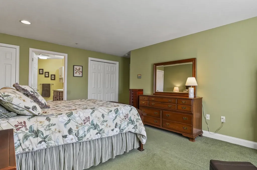 5 Sterling Hill Lane Exeter NH 03833