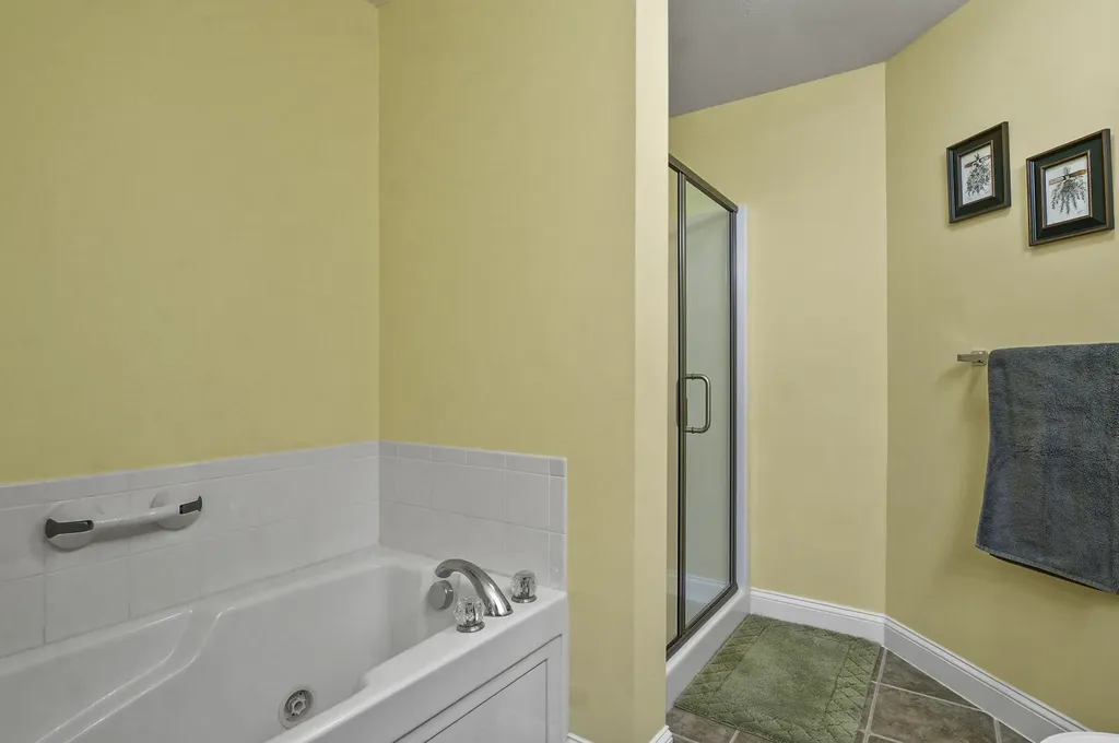 5 Sterling Hill Lane Exeter NH 03833