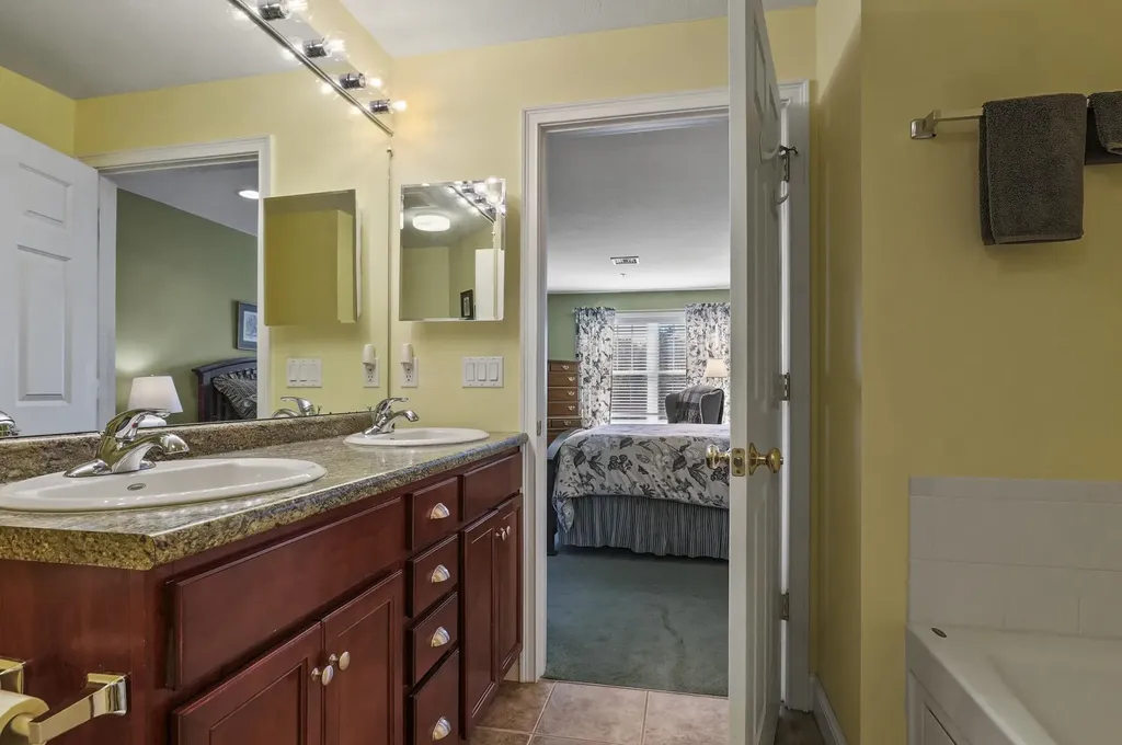 5 Sterling Hill Lane Exeter NH 03833