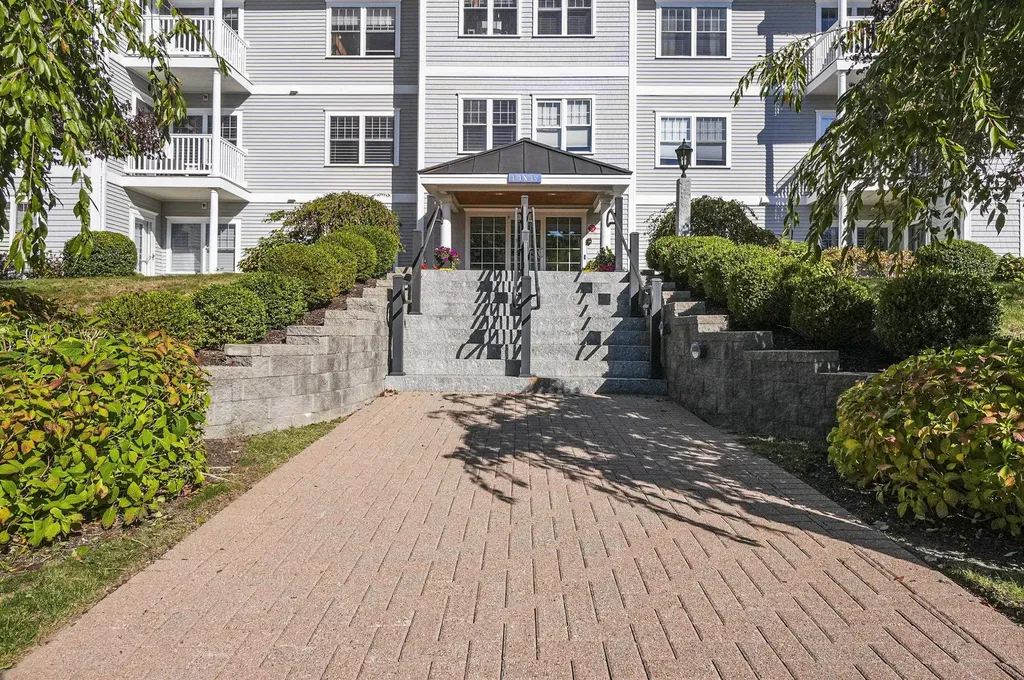 5 Sterling Hill Lane Exeter NH 03833