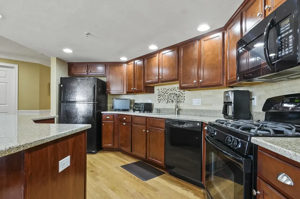 5 Sterling Hill Lane Exeter NH 03833