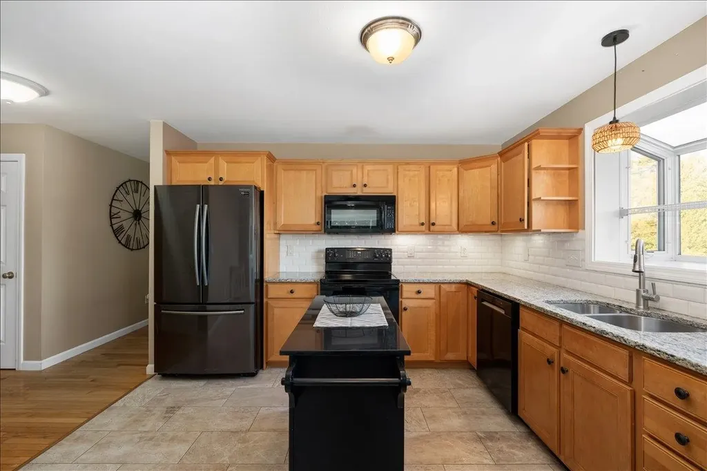 90 Forest Hill Way Manchester NH 03109