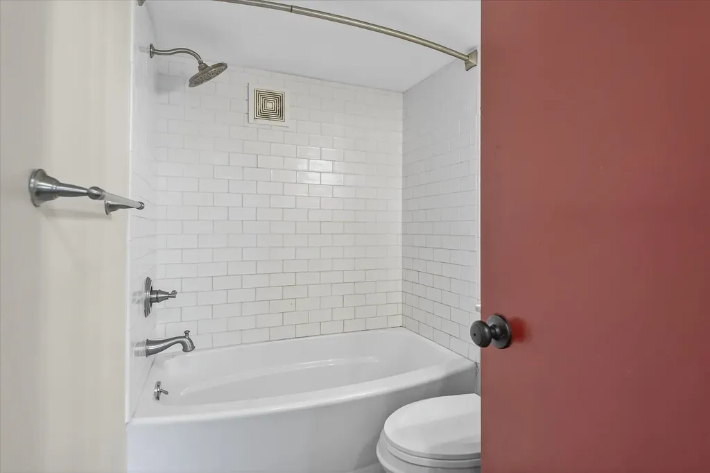 25 Old School Street Londonderry VT 05155