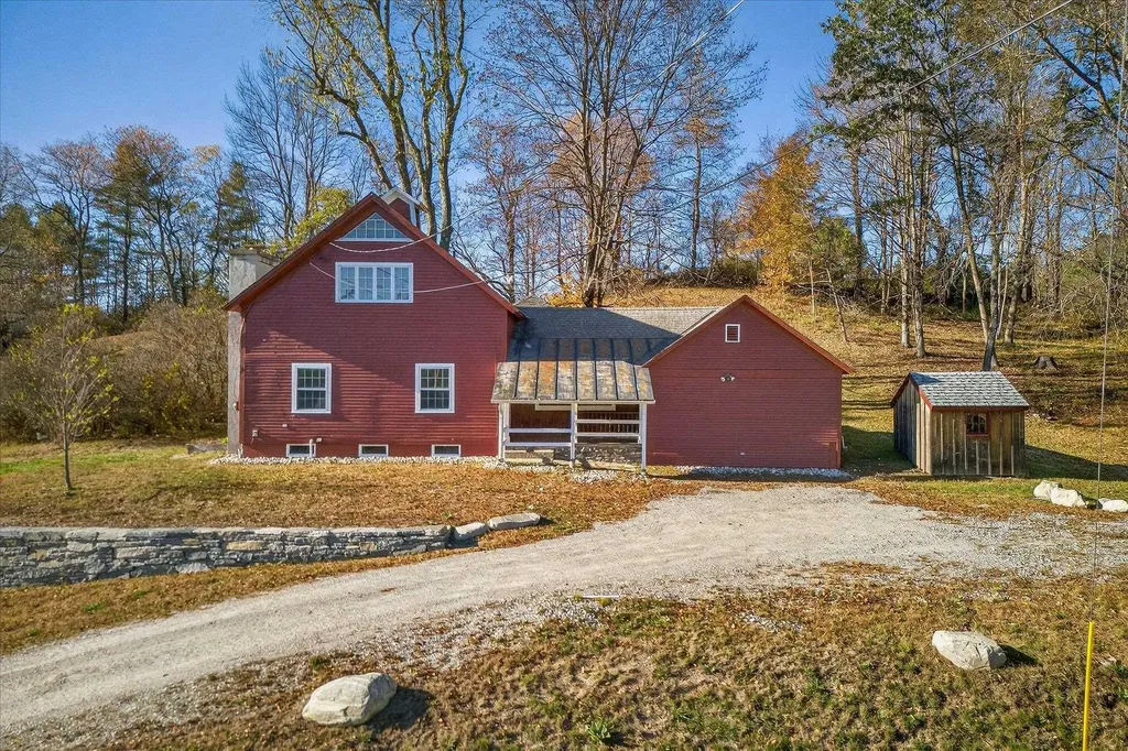 25 Old School Street Londonderry VT 05155