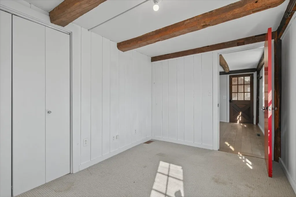 25 Old School Street Londonderry VT 05155