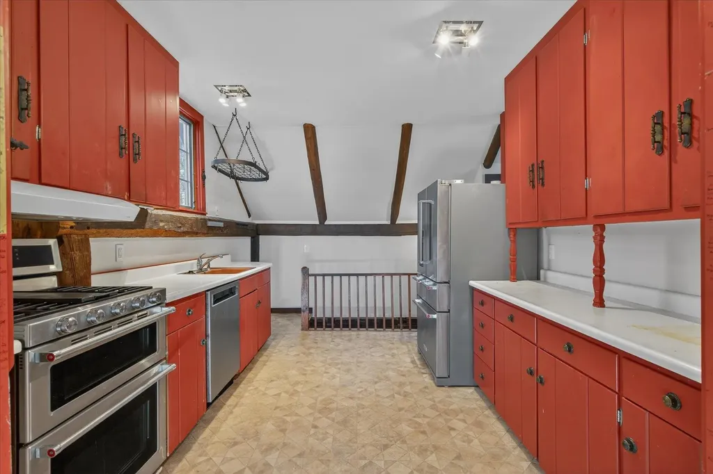 25 Old School Street Londonderry VT 05155