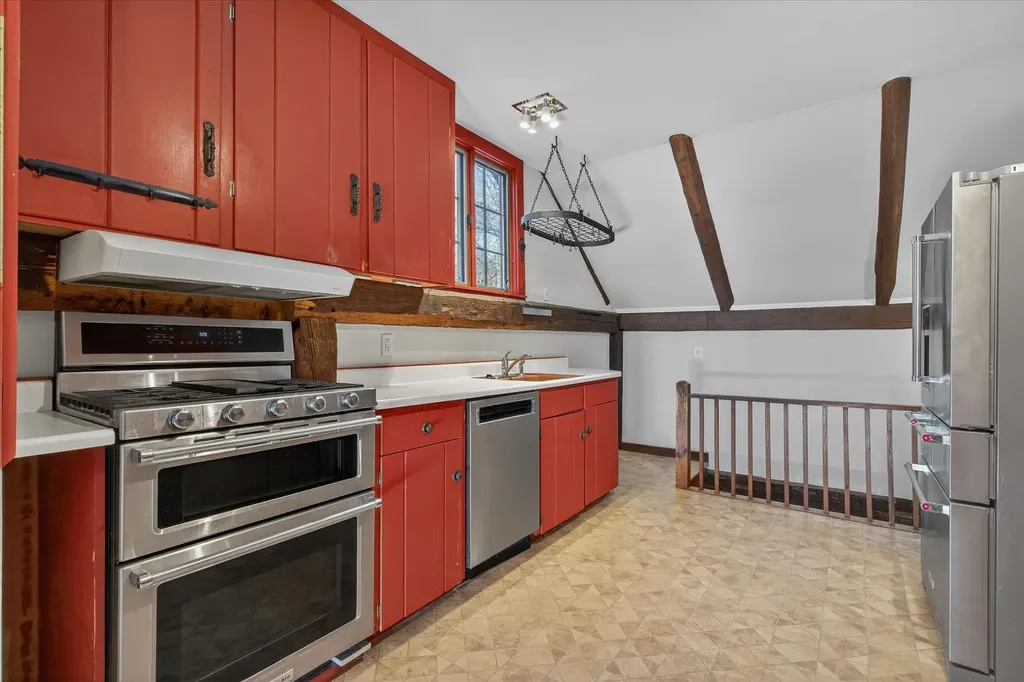 25 Old School Street Londonderry VT 05155