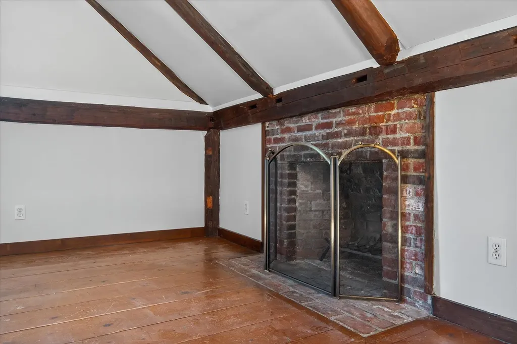 25 Old School Street Londonderry VT 05155