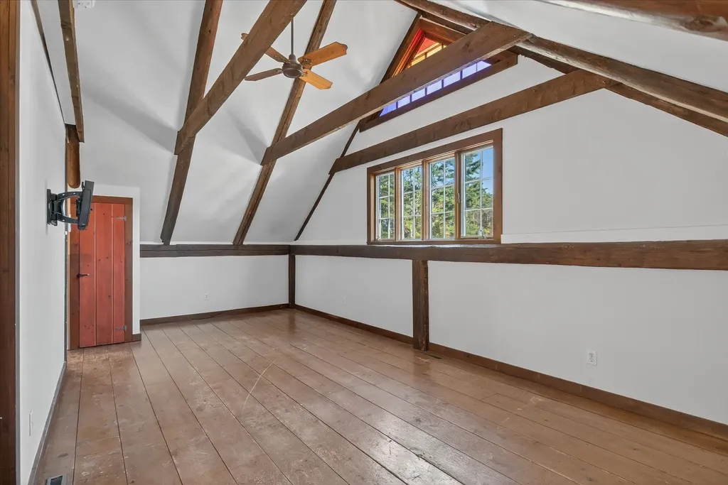 25 Old School Street Londonderry VT 05155