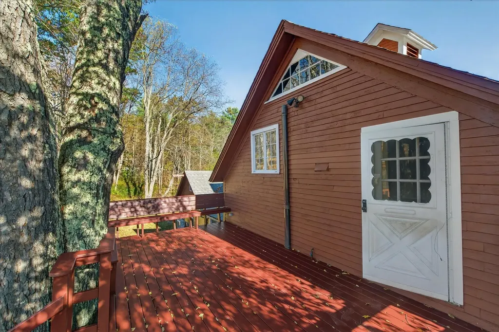 25 Old School Street Londonderry VT 05155