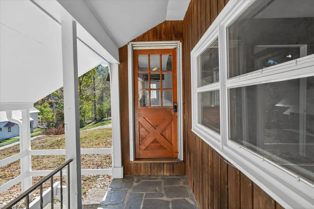 25 Old School Street Londonderry VT 05155