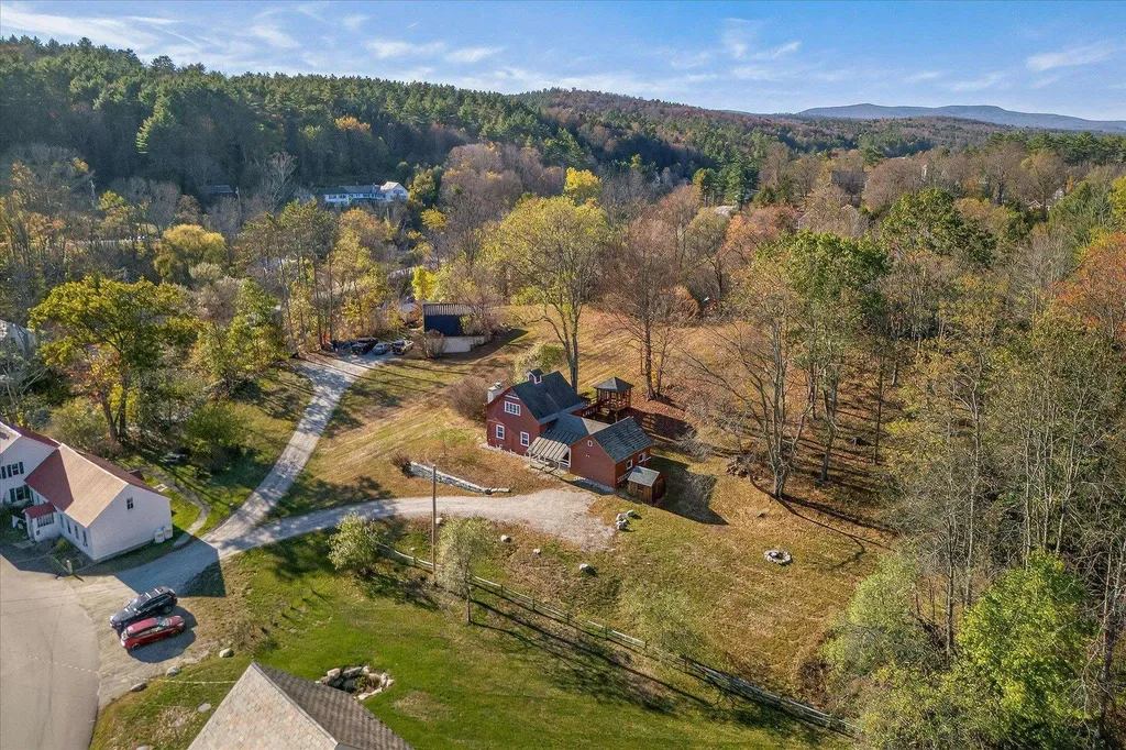 25 Old School Street Londonderry VT 05155