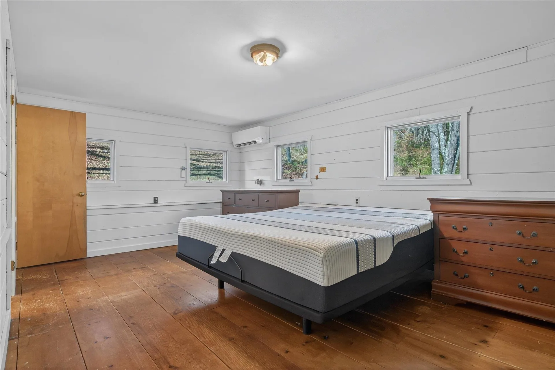 25 Old School Street Londonderry VT 05155