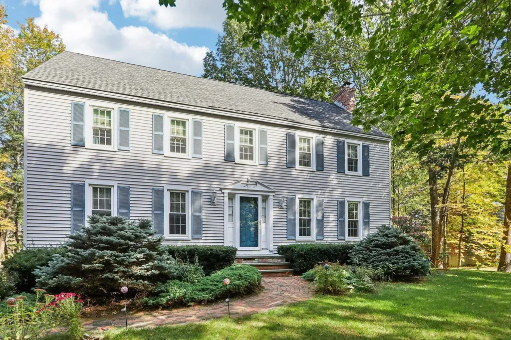 4 Colony Brook Lane Derry NH 03038