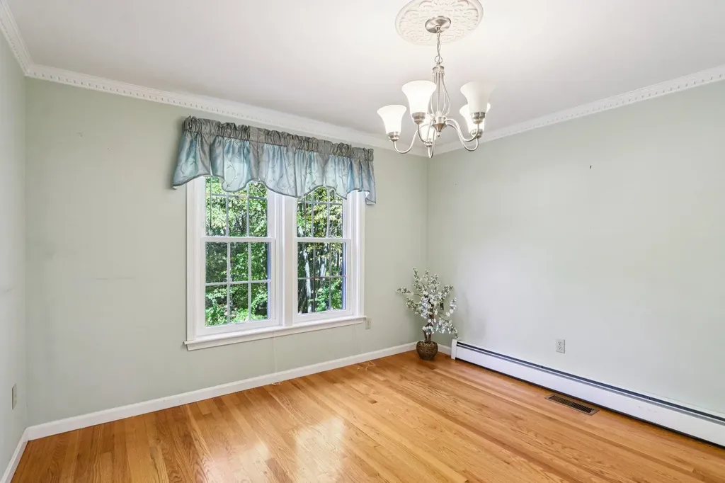 4 Colony Brook Lane Derry NH 03038