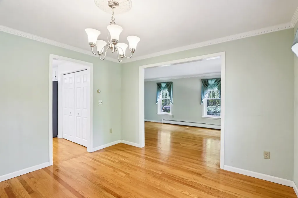 4 Colony Brook Lane Derry NH 03038