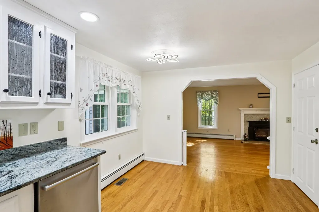 4 Colony Brook Lane Derry NH 03038