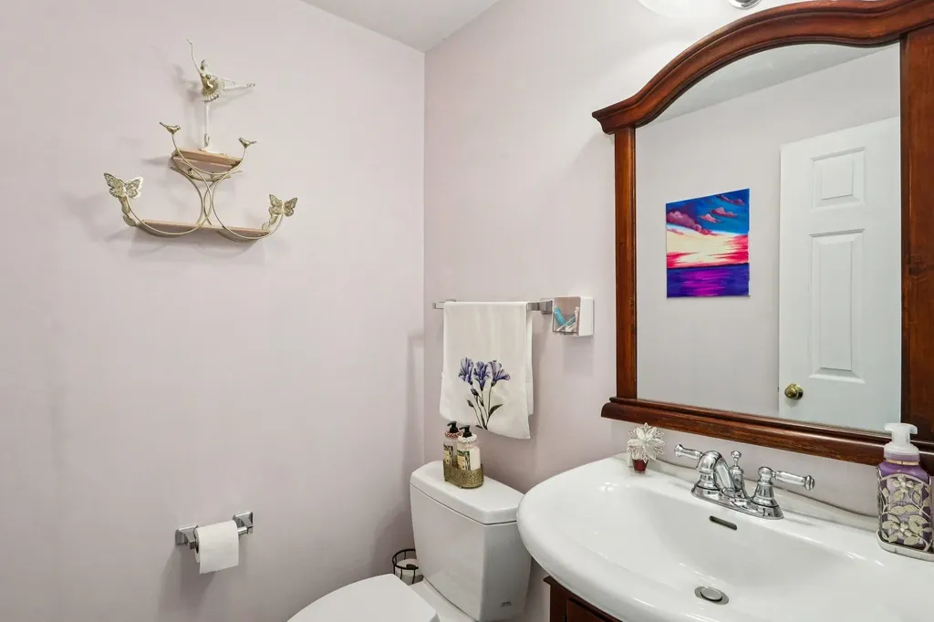 4 Colony Brook Lane Derry NH 03038