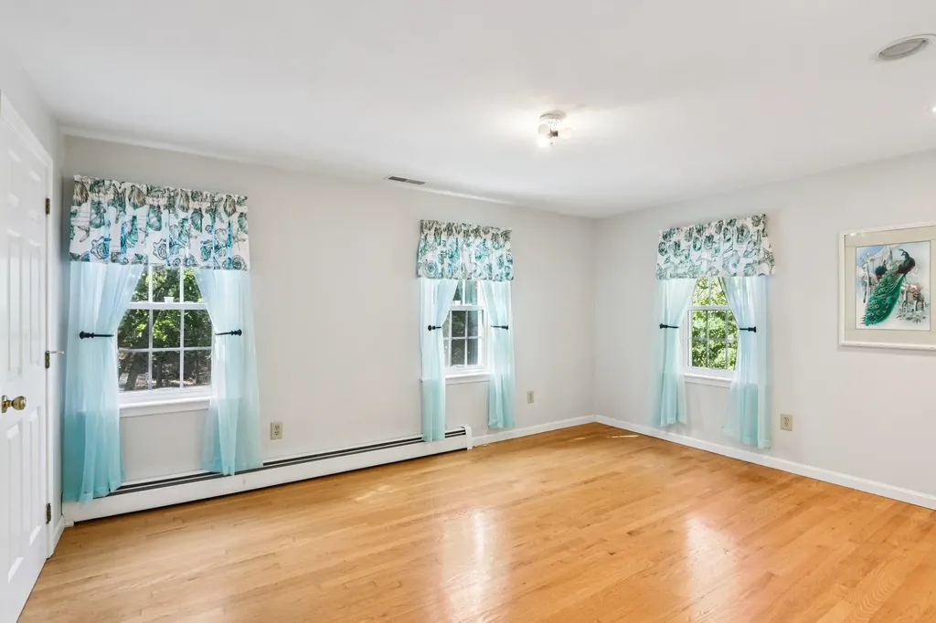 4 Colony Brook Lane Derry NH 03038