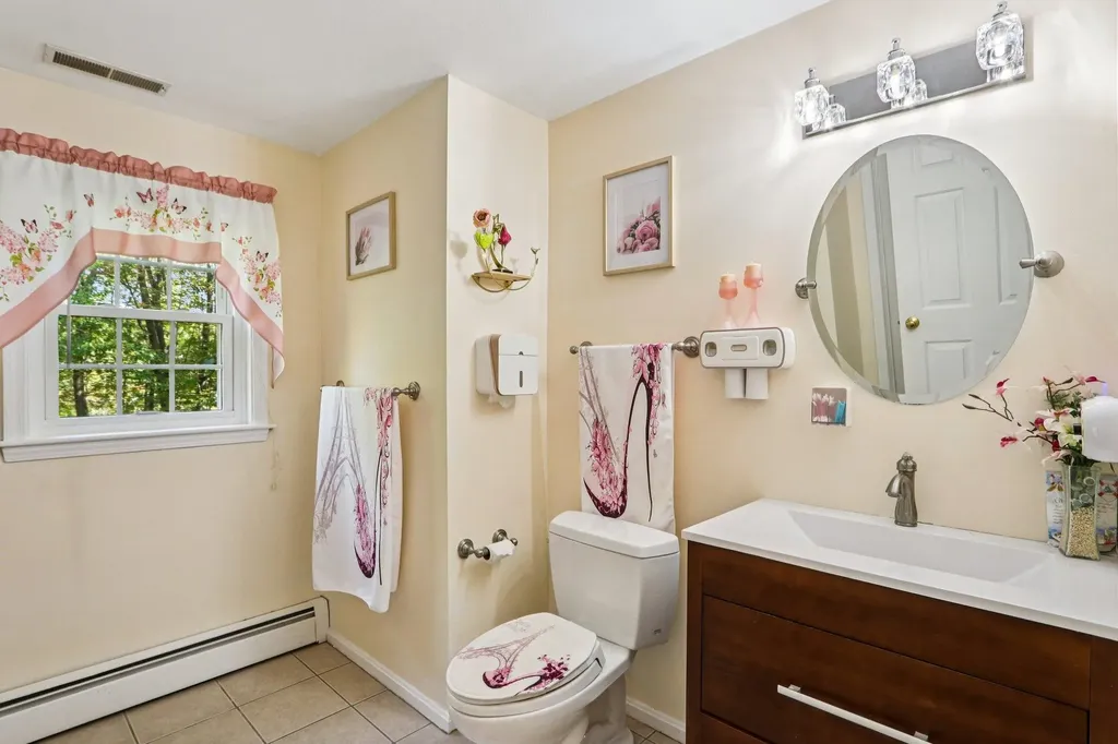 4 Colony Brook Lane Derry NH 03038