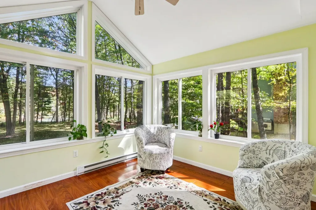 4 Colony Brook Lane Derry NH 03038