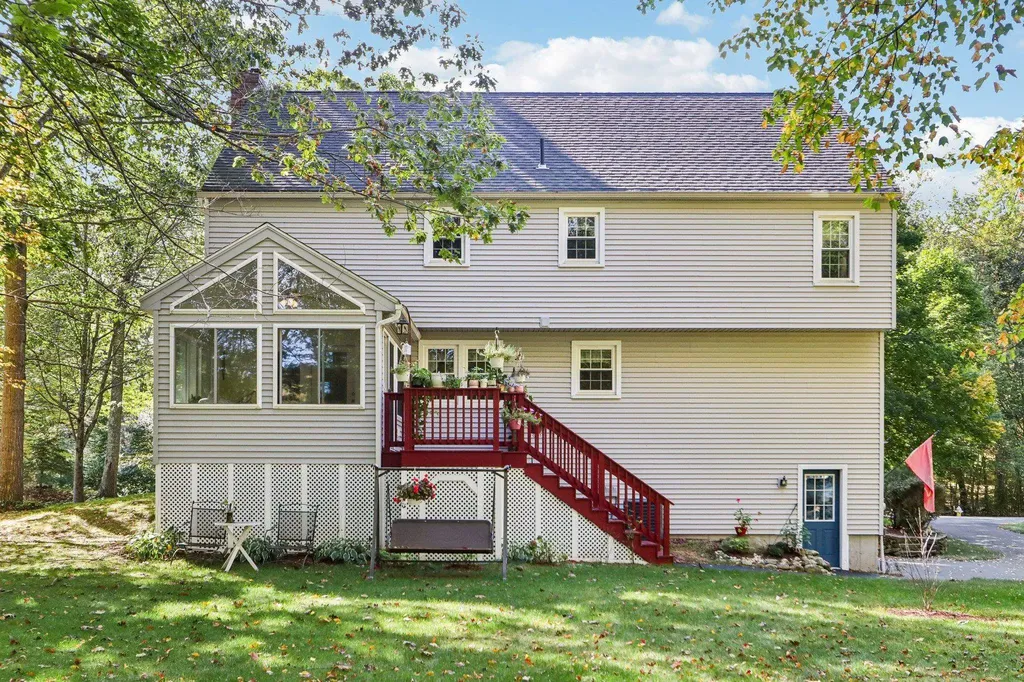 4 Colony Brook Lane Derry NH 03038