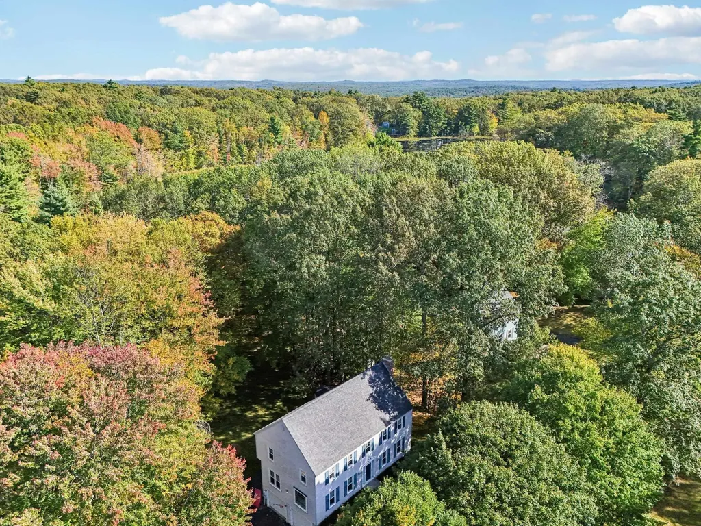 4 Colony Brook Lane Derry NH 03038