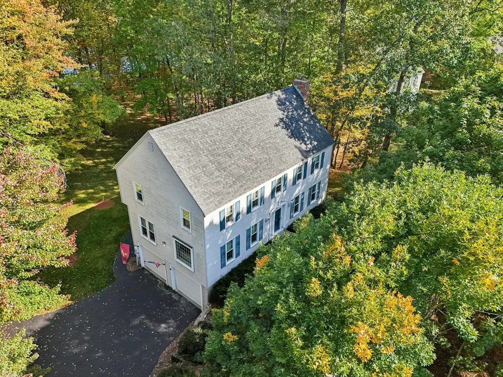 4 Colony Brook Lane Derry NH 03038