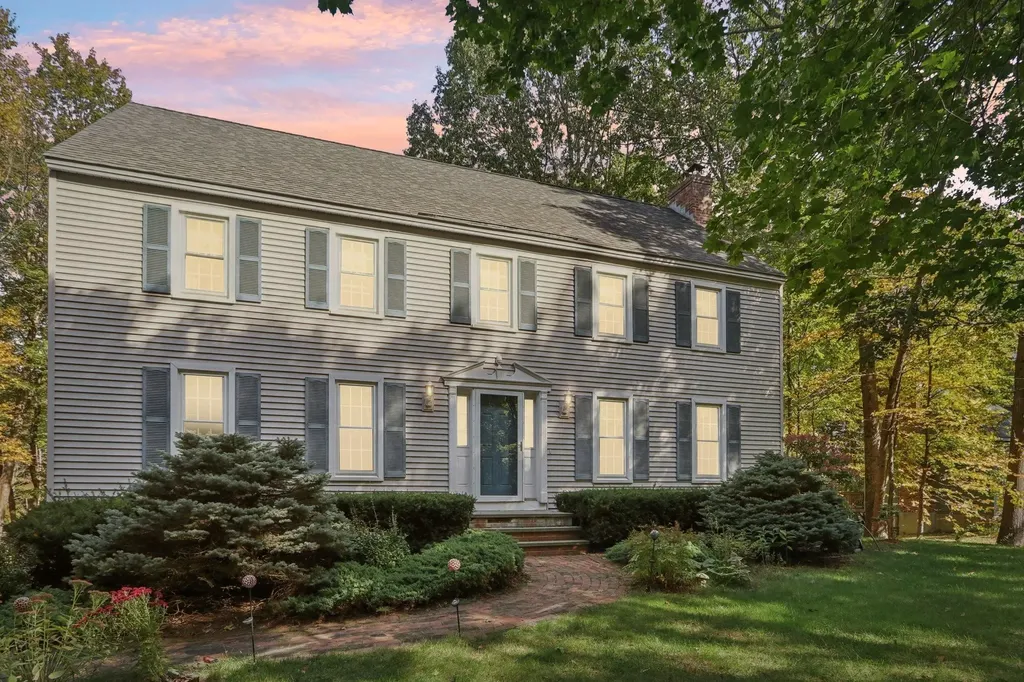 4 Colony Brook Lane Derry NH 03038