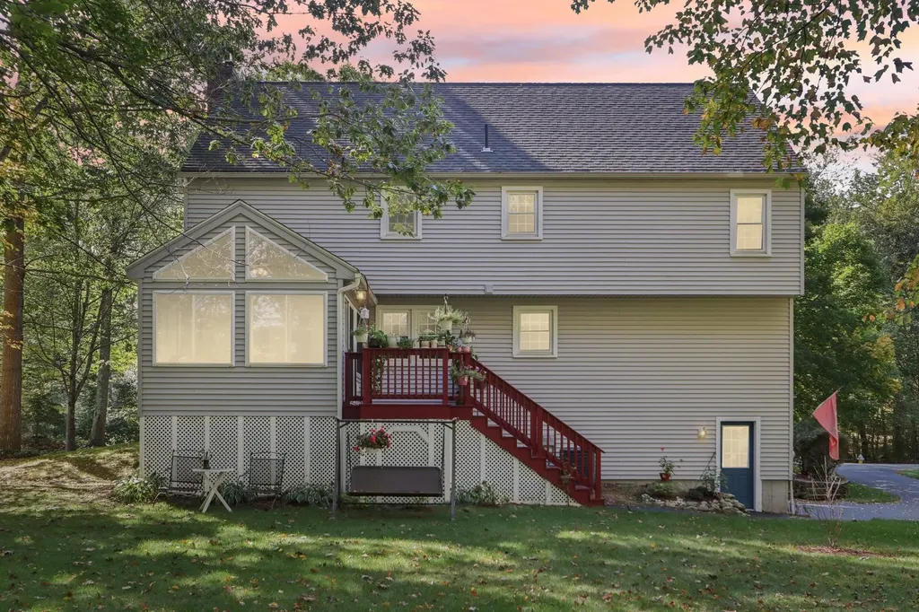 4 Colony Brook Lane Derry NH 03038