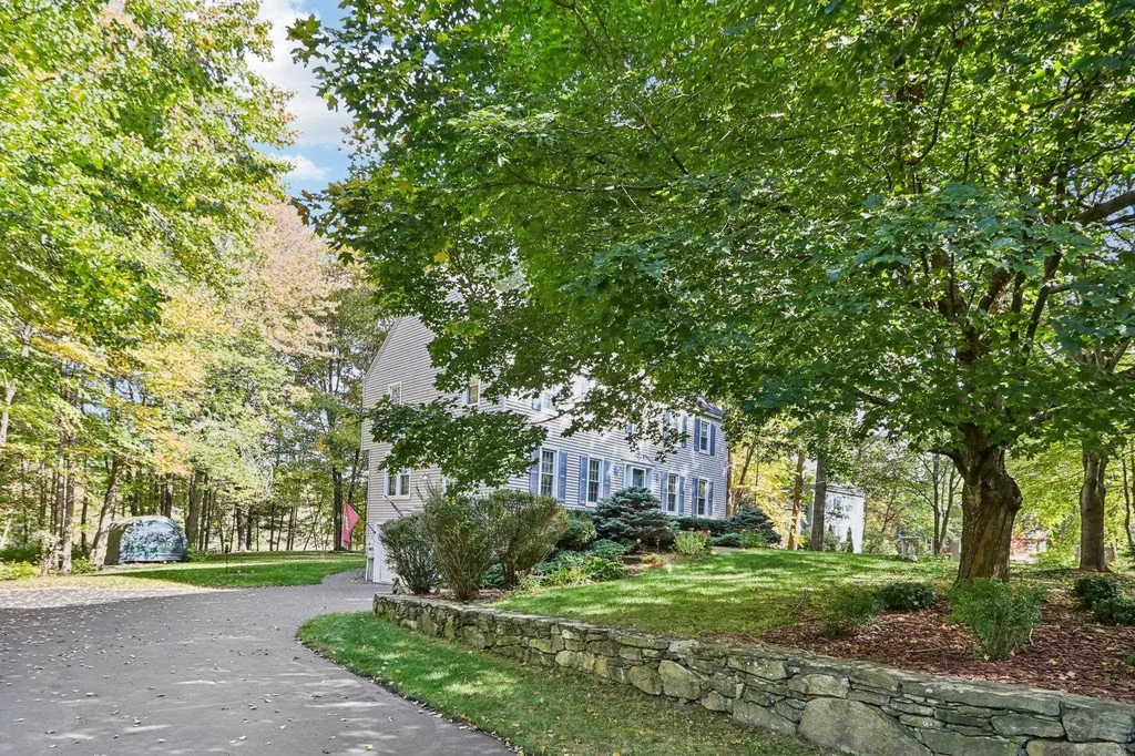 4 Colony Brook Lane Derry NH 03038