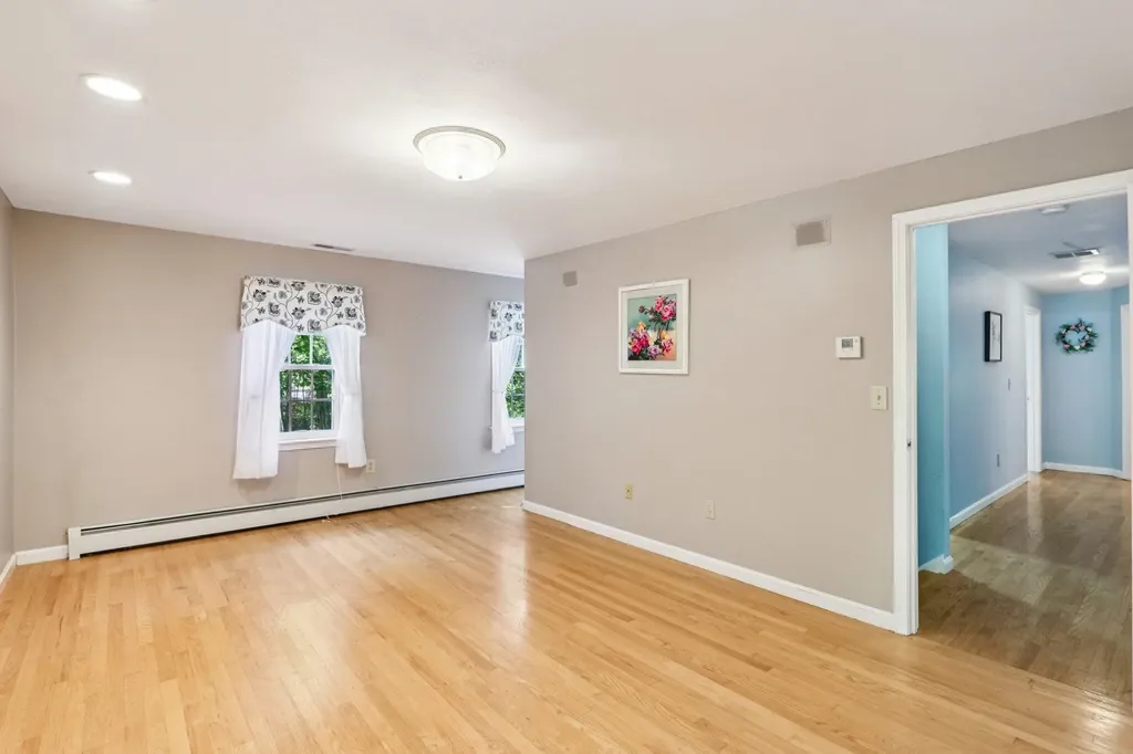 4 Colony Brook Lane Derry NH 03038