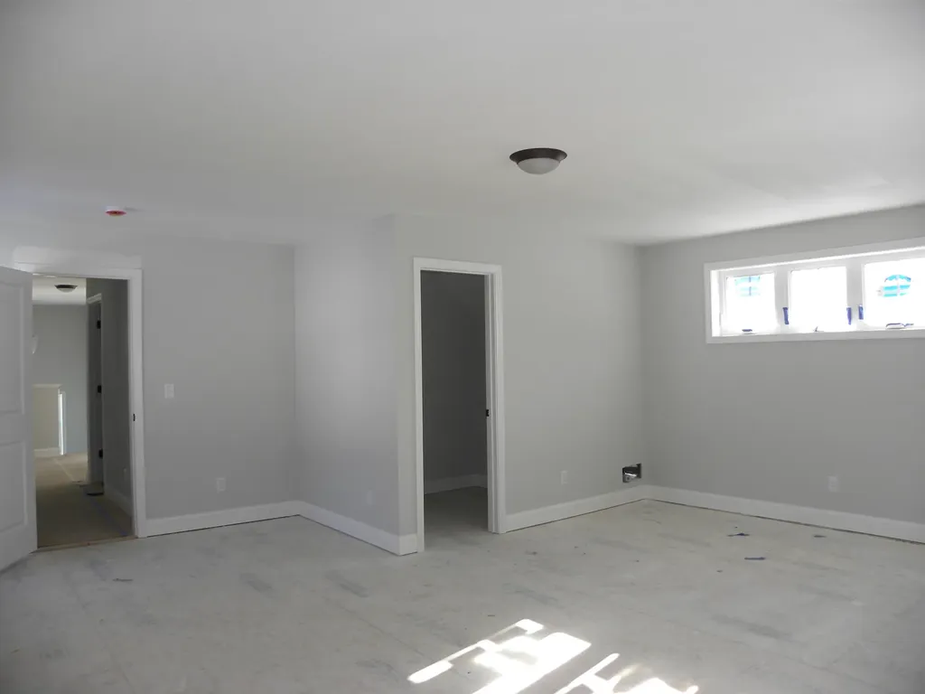 302 Karatzas Avenue Manchester NH 03104