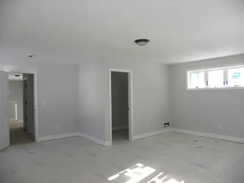 302 Karatzas Avenue Manchester NH 03104