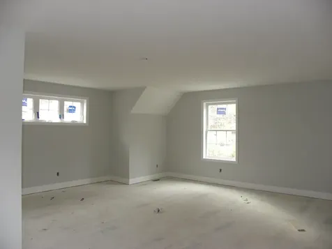 302 Karatzas Avenue Manchester NH 03104