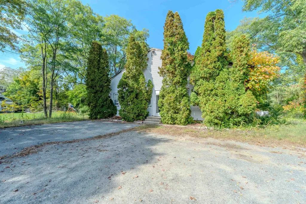 13 Elm Street Newton NH 03858