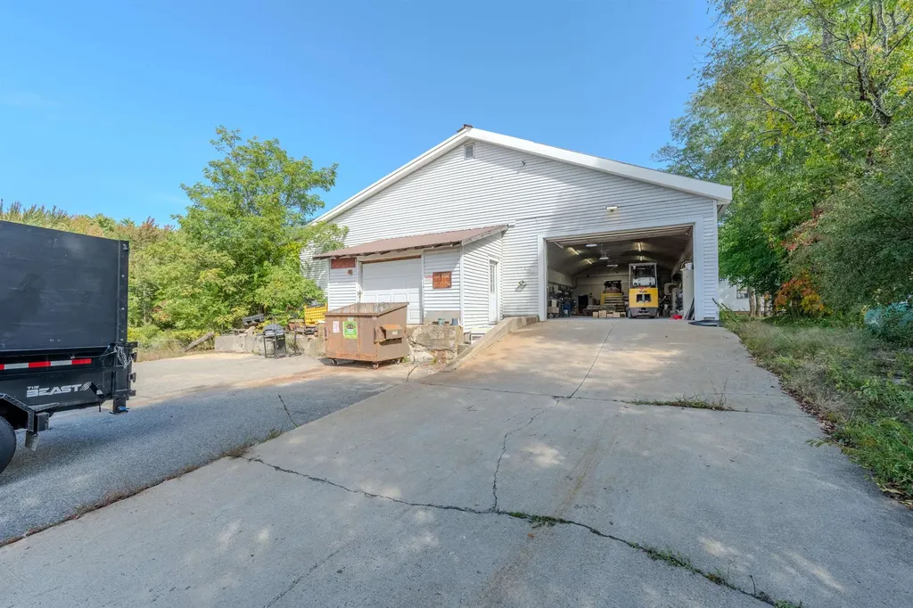 13 Elm Street Newton NH 03858