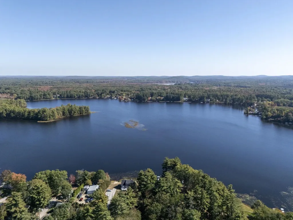 10 3rd Street Kingston NH 03848