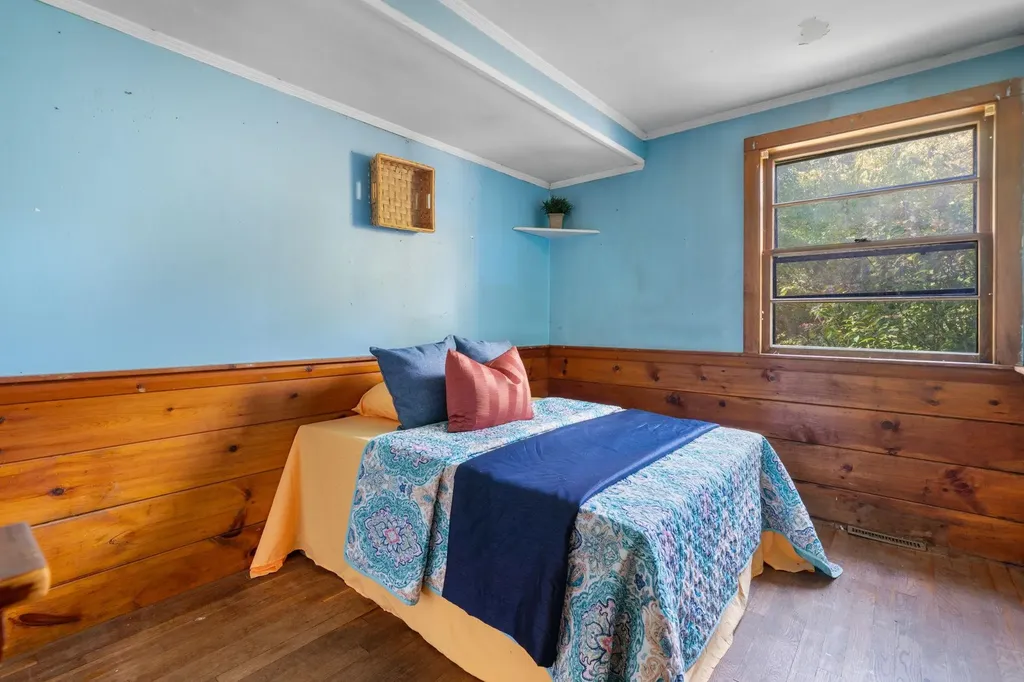 10 3rd Street Kingston NH 03848