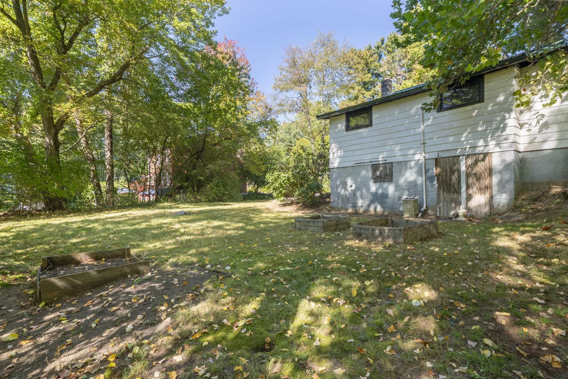 10 3rd Street Kingston NH 03848