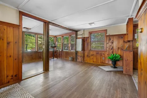 10 3rd Street Kingston NH 03848