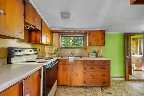 10 3rd Street Kingston NH 03848