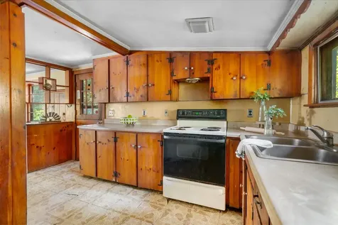 10 3rd Street Kingston NH 03848