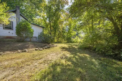 10 3rd Street Kingston NH 03848